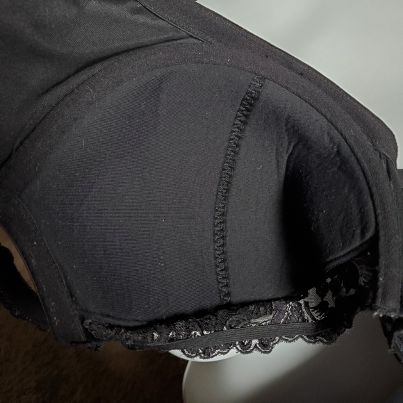 36E black lacy plunge bra by Hunkemöller Lingerie - Picture 4 of 6